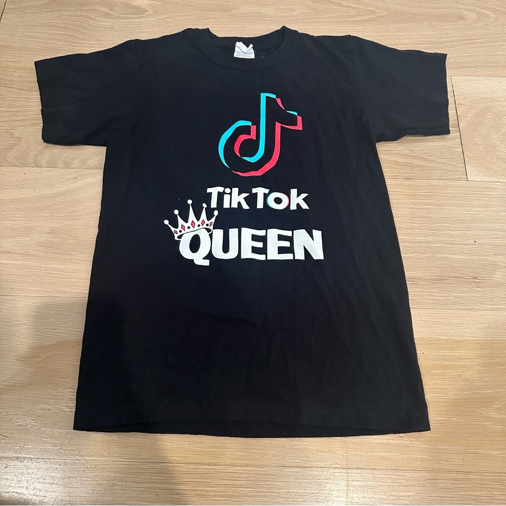 TIK TOK QUEEN Kids Sz XL BLK T-SHIRT